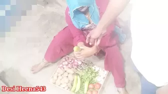 Vegetable bech rahi bhabhi ko patakar choda in clear hindi voice xxx indian desi bhabhi vegetables selling