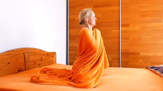 Selena's posing sex games in bed