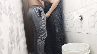 Bathroom sex cute aunty with very yang BF taking bat