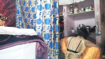 Hindi audio me bhabhi ki kamar me aai moch.maalis kar ke maine diya chod