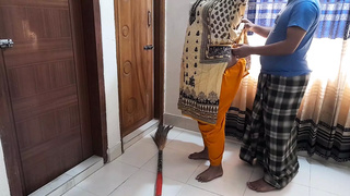 (Desi Priya) Sasurji Ne Apne Bete Ki Patni Ke Sath Kia Kand - Jabardasti Ass-Sex Rammed when she was sweeping