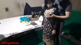 Tailor ne Bhabhi ka naap lete lete Bhabhi ko hi chod dala,desi housewife boned by tailor with clear hindi audio
