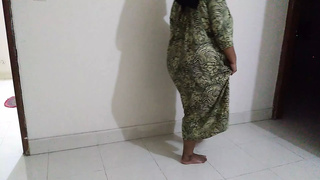 Saudi Arabian FAT WOMAN Attractive Maid going home after work when owner came & Roughly plowed her - Large Tits & Rear-End (Jizz Inside bum)