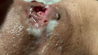 A sweet squirt fuck during the period !